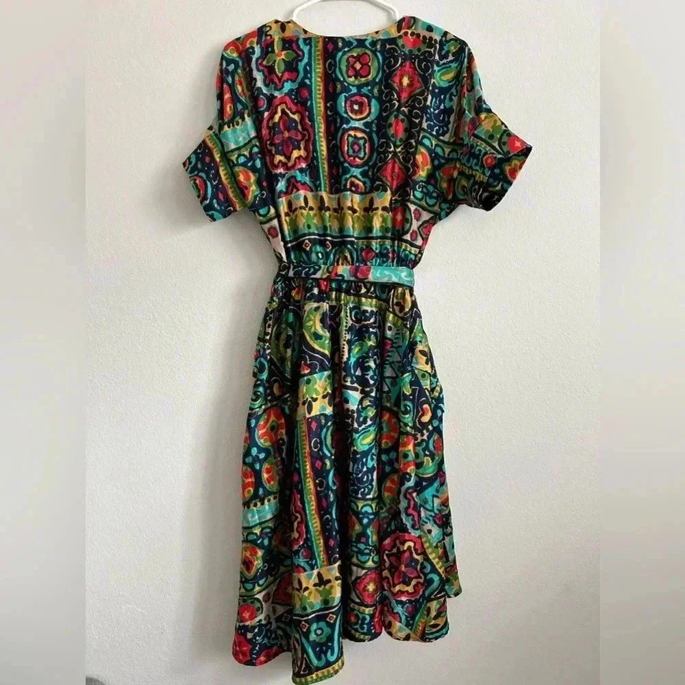 Eva Franco Vibrant Short Sleeve Silk Dress | size 6 - Picture 4 of 9